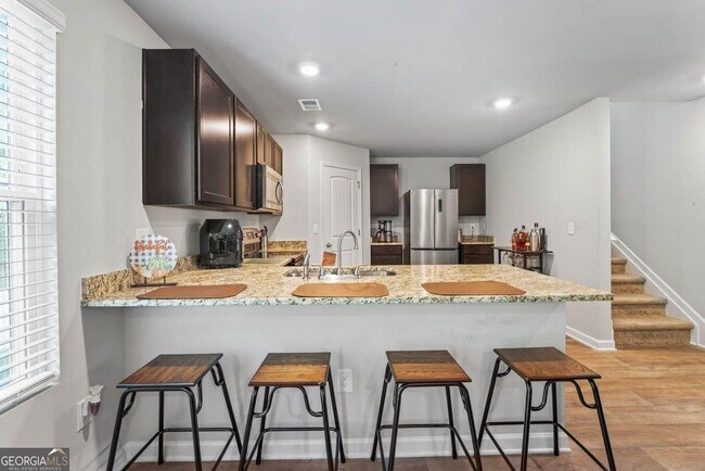 Building Photo - 195 Goodall Woods Dr