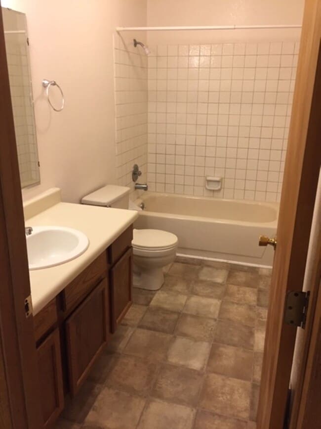South Anchorage beautiful ground level 2be... - South Anchorage beautiful ground level 2be... Townhome