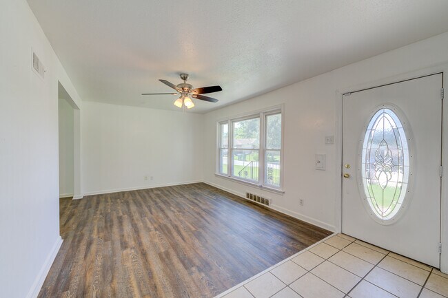 Building Photo - 1209 Hamlet Ct