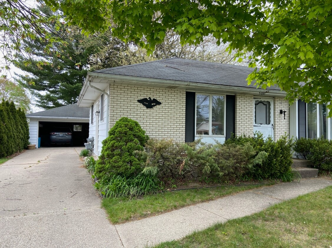 3690 Ivanrest Ave SW Unit 3690 Ivanrest, Wyoming, MI 49418 Apartments