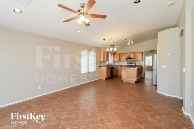 Foto del edificio - 4936 W Glass Ln
