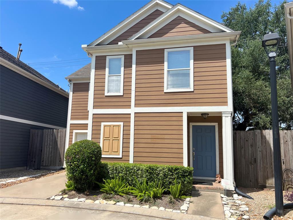 Primary Photo - 7035 Woodridge Square Dr