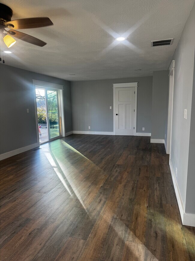 Foto del edificio - 4018 W Weaver Rd