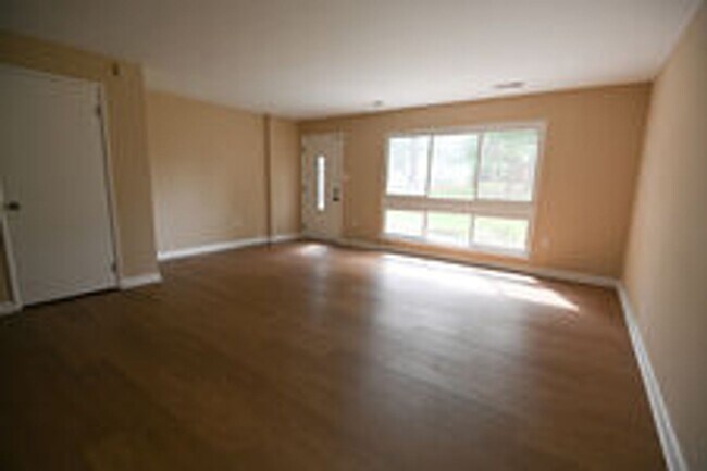 Foto del edificio - 2219 Fendall Ct