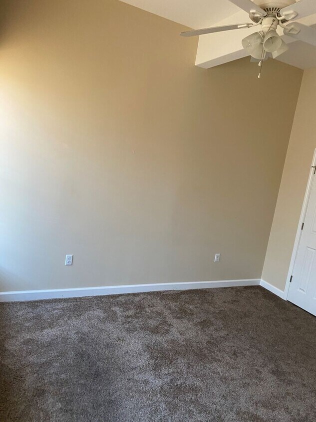 Foto del edificio - One Bedroom Loft Apartment Available in Hi...