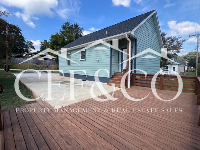 Building Photo - Beautifull updated 3 bedroom 2 bath home i...