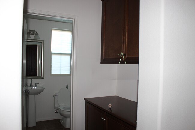 Foto del edificio - 8569 Old Stonefield Chase