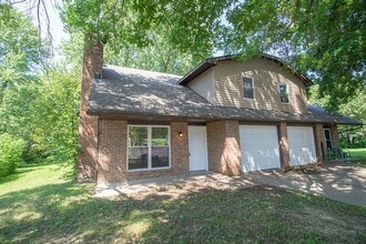 Building Photo - 1343 S Roseta Ave