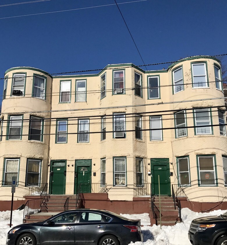 Building Photo - 342-346 E 32nd St
