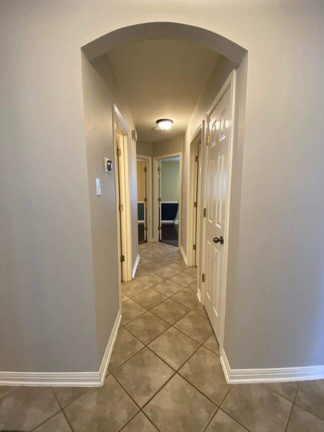 Foto del edificio - 1727 Fallen Leaf Ln