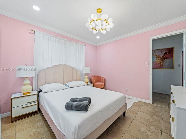 Foto del edificio - 1761 Northeast 52nd Street, 12