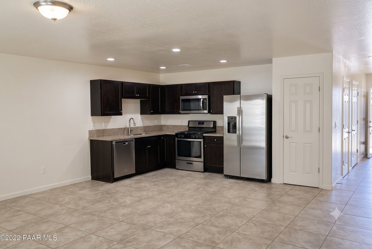 Building Photo - Beautiful 3-Bedroom, 2-Bath Apartment in Prescott Valley