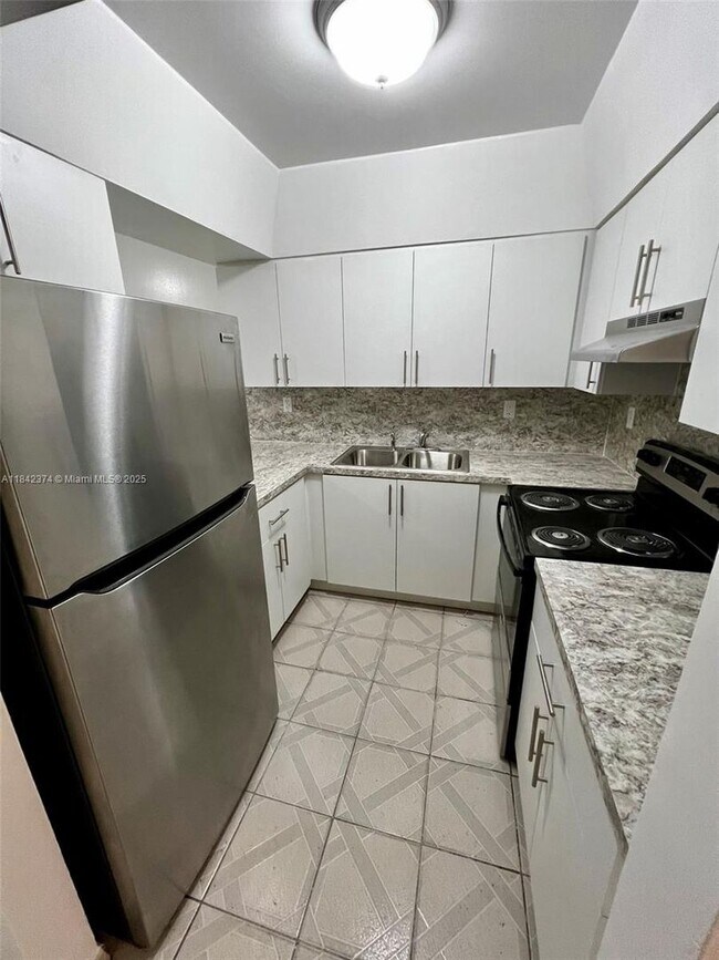 Foto del edificio - 2600 NW 14th St