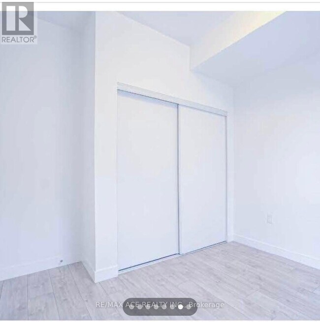 Photo du bâtiment - 176 Clonmore Dr