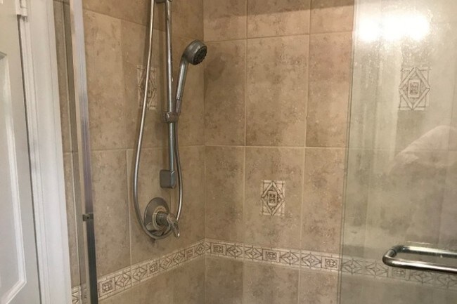 Building Photo - 30 Thackeray Rd