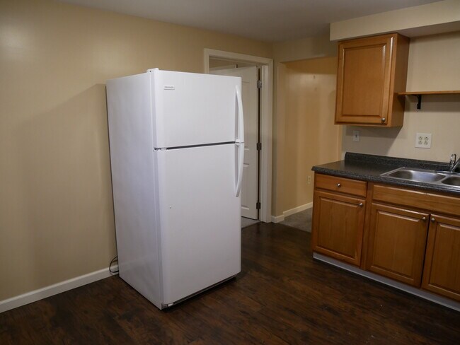 Kitchen - 252 Parshall Ln