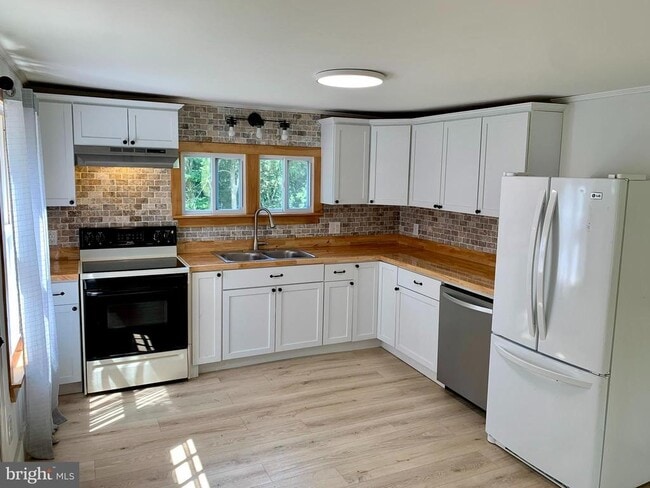 Building Photo - 483 Alleghenyville Rd