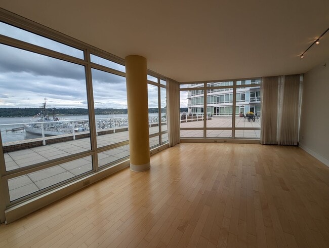 Building Photo - Commuter Delight, Walking Distance to Brem...