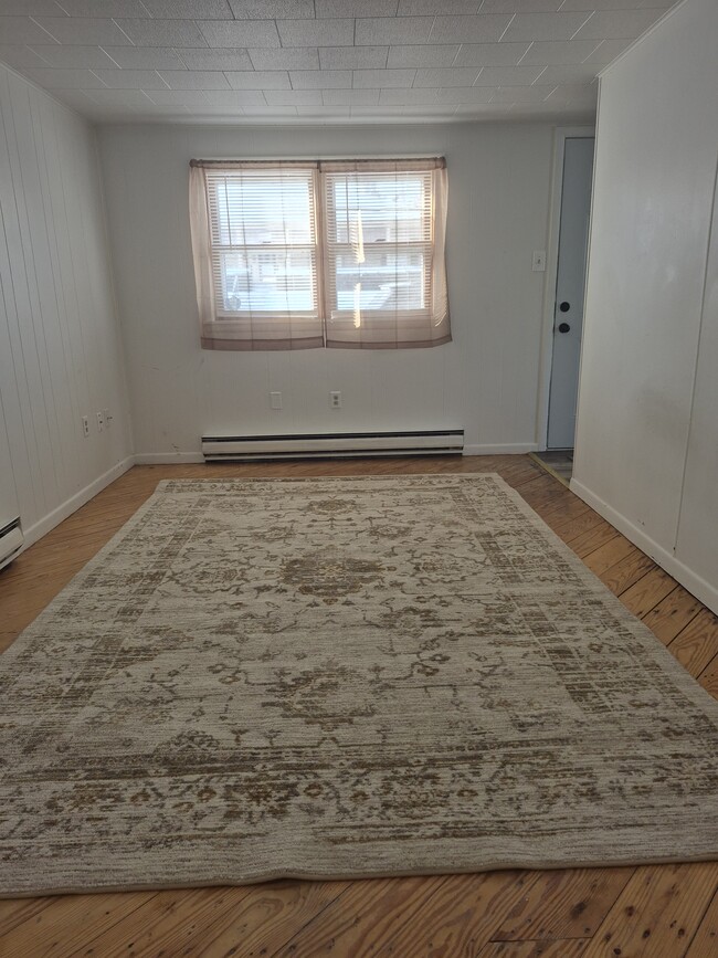 Building Photo - 523 N Locust St