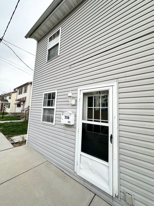 Building Photo - 556 Locust St