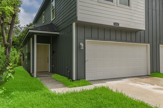 Building Photo - 1232 3rd Ave N