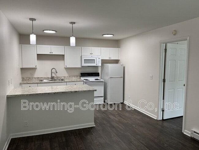 Building Photo - 2601 Hillsboro Pike