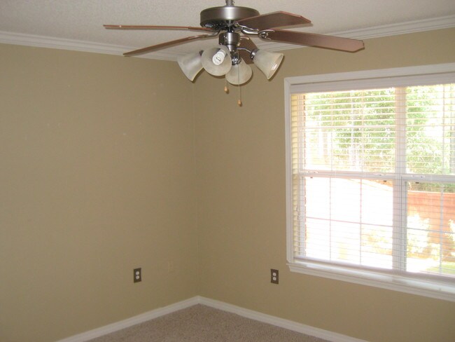 Building Photo - 9512 Pouder Ln