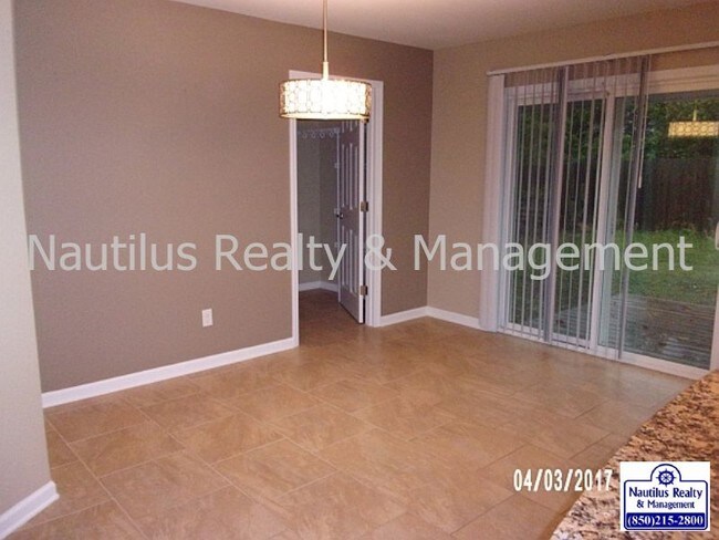 Foto del edificio - 605 Pinetree Dr