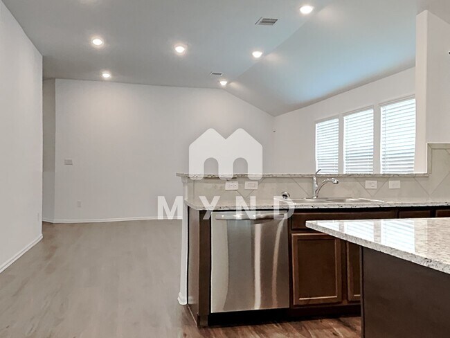 Foto del edificio - 756 Scenic Lake Dr