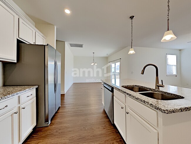 Foto del edificio - 5228 Lake Maxwell Drive