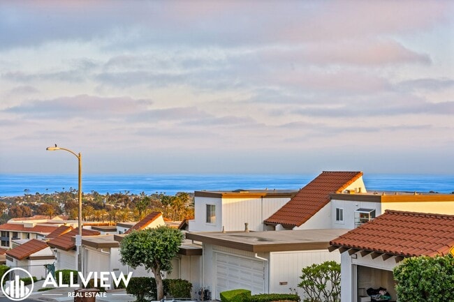 Building Photo - OCEAN VIEWS! Renovated 2 Bed, 2.5 Bath Townhome in San Clemente!
