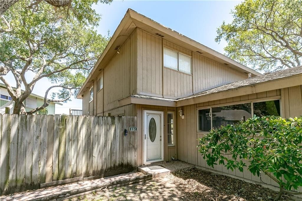 Foto principal - 6164 Hidden Oaks St