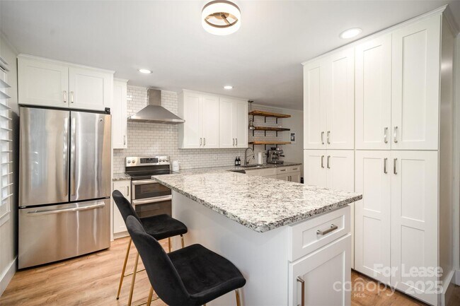 Foto del edificio - 4611 Hedgemore Dr