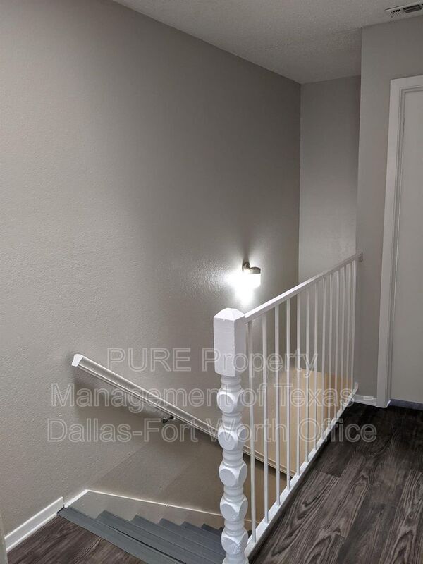 Building Photo - 940 Southmoor Dr