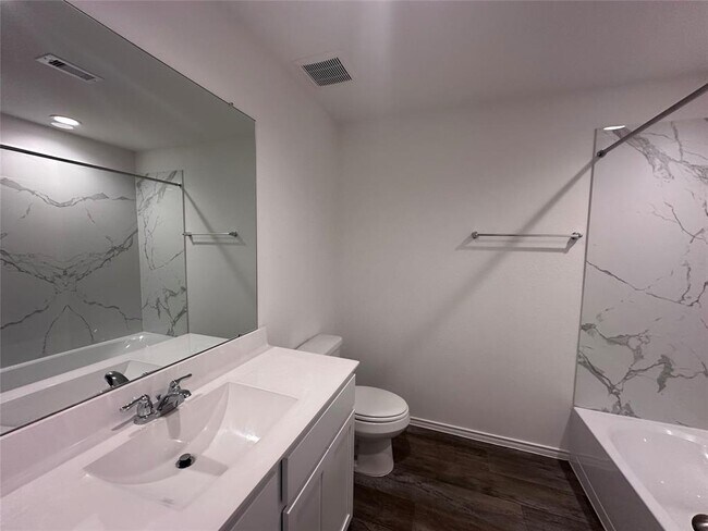 Foto del edificio - 2823 Bur Lndg Ln