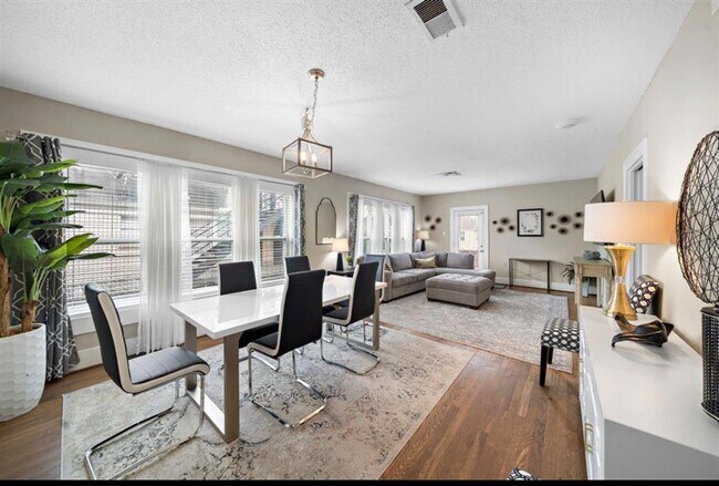 Foto del edificio - 1631 Castle Ct