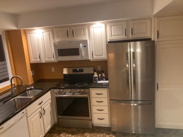 New Stove and Fridge - 3 Wickhams Fancy