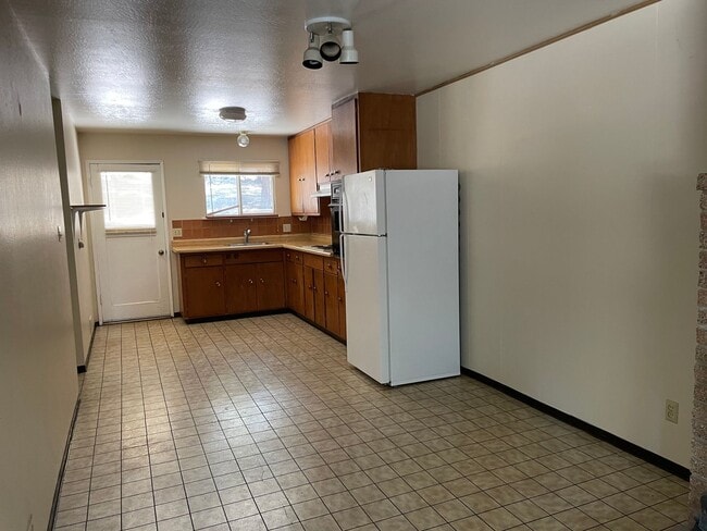 Building Photo - 3748