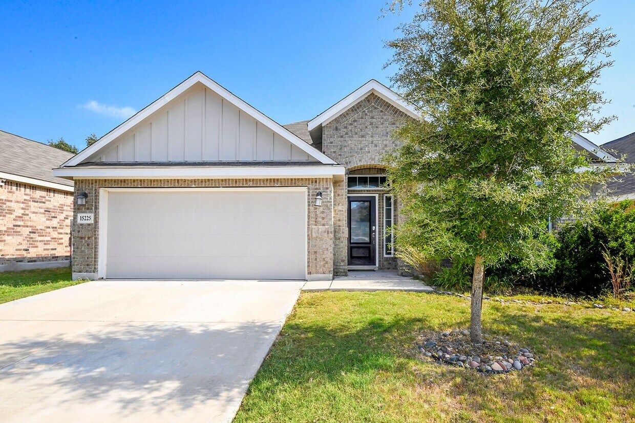 Primary Photo - Move-In Special! Enjoy 2 Weeks Free Rent o...