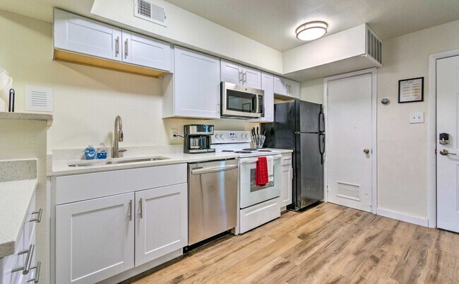 Foto del edificio - 650 Jack Stephens Dr