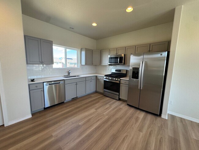Foto del edificio - Stylish 3-Bedroom Home Near Military Bases, Shopping & More!