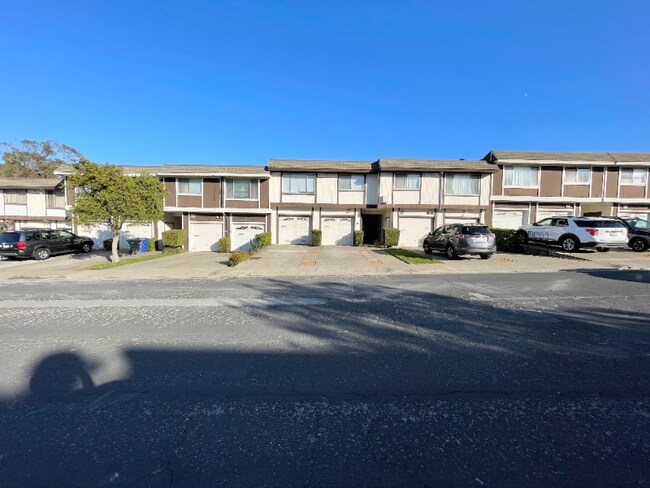 Building Photo - 3872 Radburn Dr