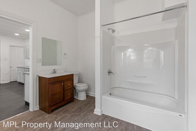 Building Photo - 4 br, 2 bath House - 409 N 10th St