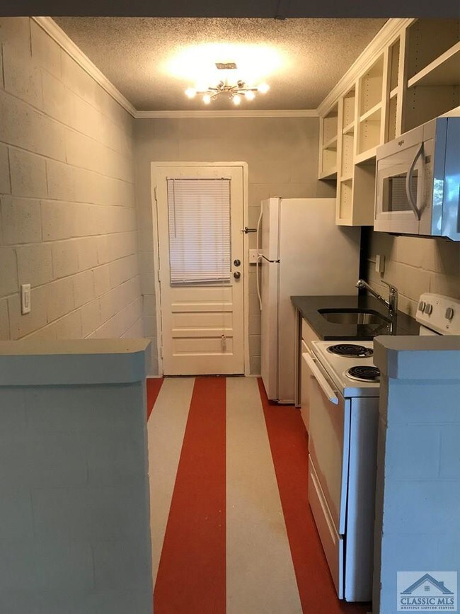 Building Photo - 205 Little St