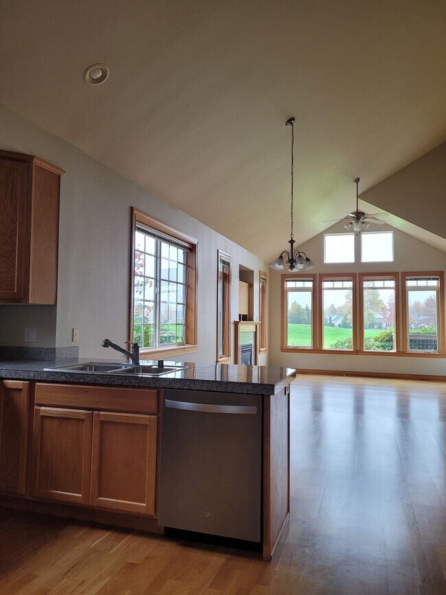 Building Photo - Stunning Home in Lynden with Great Amentit...