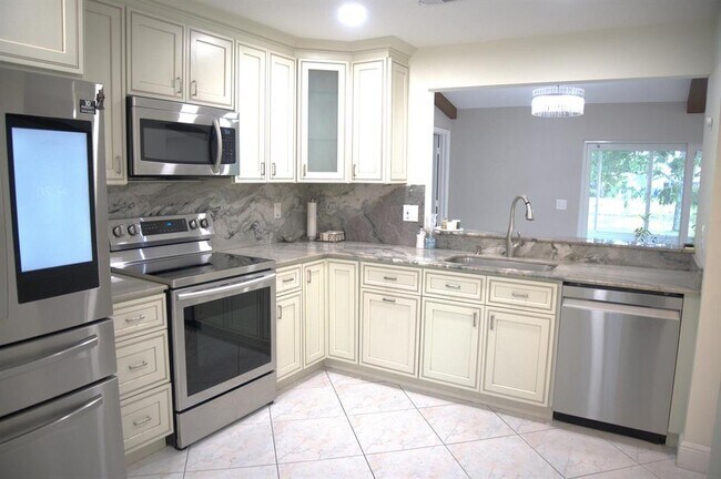 Foto del edificio - 9746 Lancaster Pl