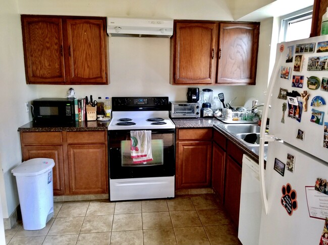 Kitchen - 3162 Bohem St