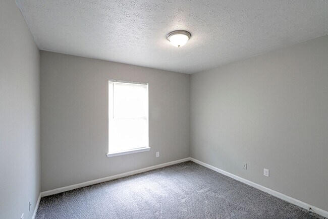 Foto del edificio - 8508 Standing Oak Dr