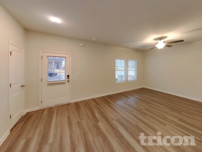 Building Photo - 100 Heard Ln