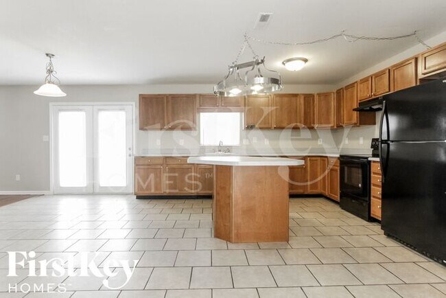 Foto del edificio - 565 Hummingbird Ln